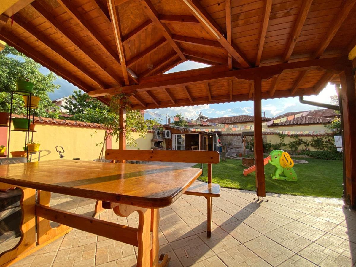 פאבל באניה Family Hotel Kavrakovi מראה חיצוני תמונה