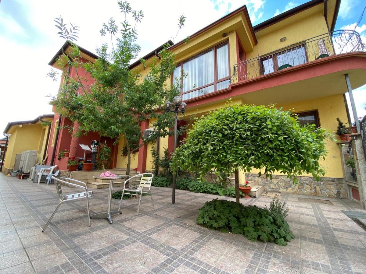 פאבל באניה Family Hotel Kavrakovi מראה חיצוני תמונה